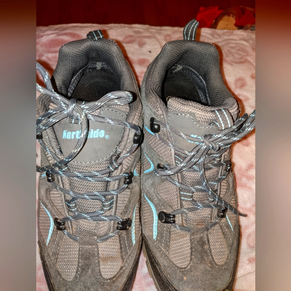 Women's hiking shoe